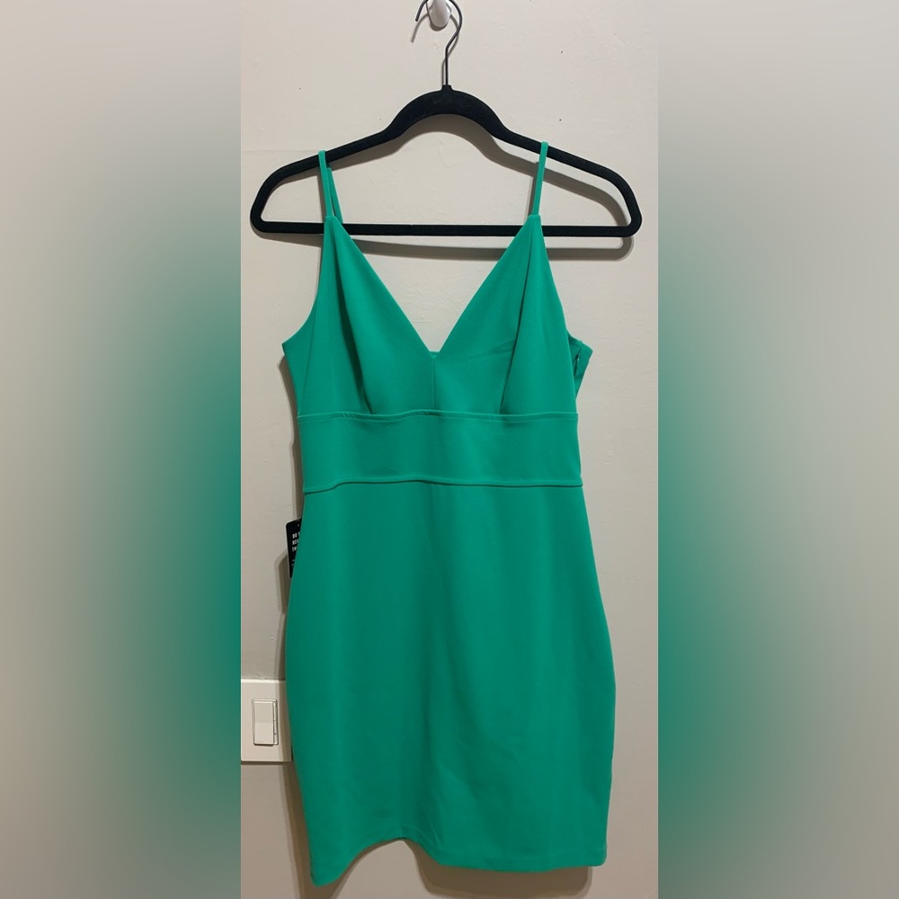 EXPRESS Body con, mini dress. Green Size M, NWT
